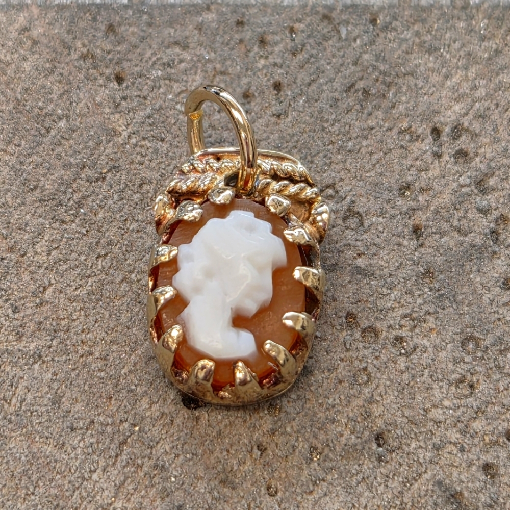 Vintage 14k Solid Yellow Gold Hand Carved Cameo Charm